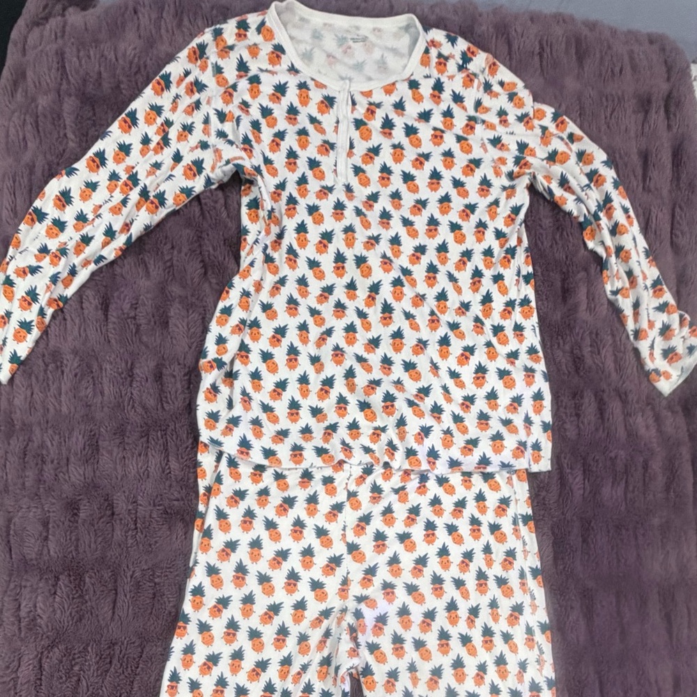 roller rabbit pineapple pjs size large